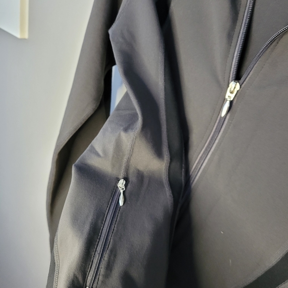 One Tooth Running Jacket, size small - Picture 3 of 4